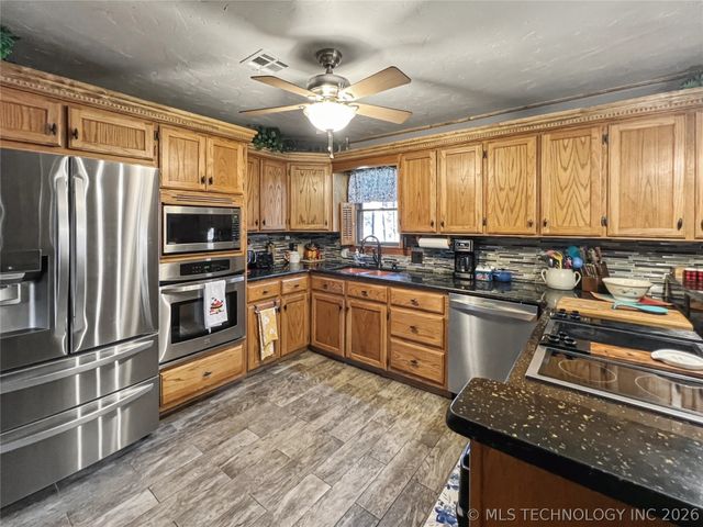 30226 S Hickory Lane, Cookson, OK 74427