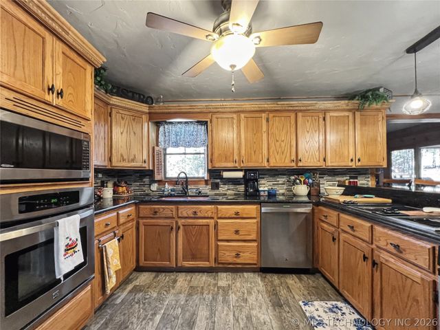 30226 S Hickory Lane, Cookson, OK 74427