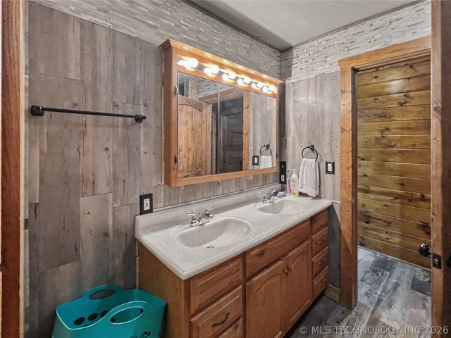 30226 S Hickory Lane, Cookson, OK 74427