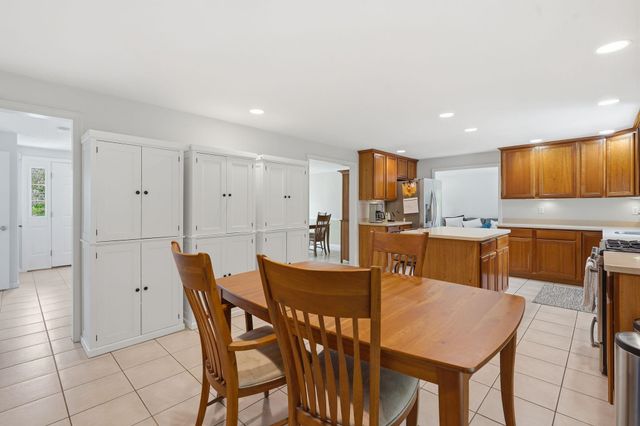 14 Sweet William Circle, Nashua, NH 03062