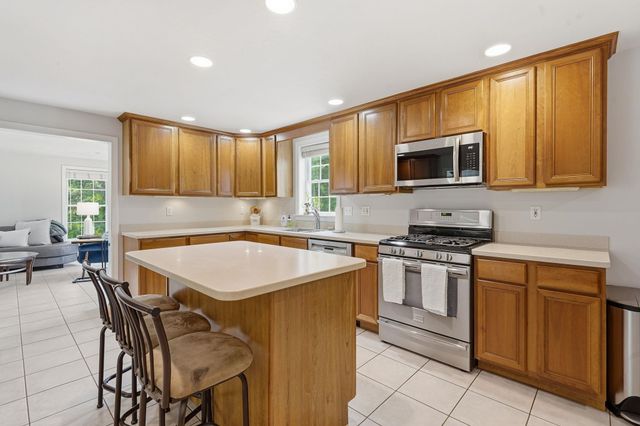 14 Sweet William Circle, Nashua, NH 03062