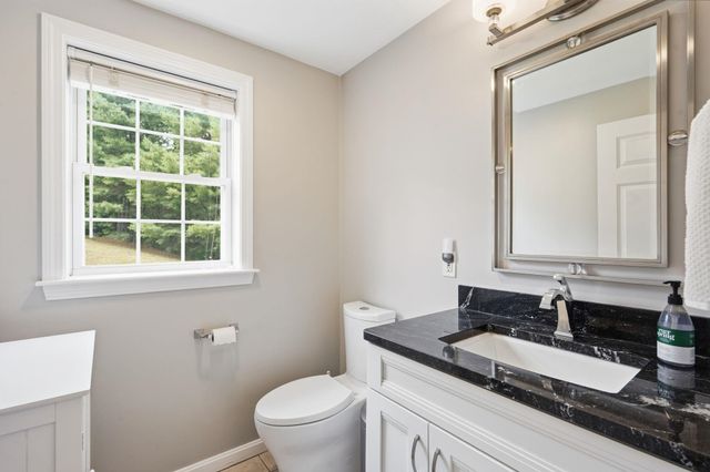14 Sweet William Circle, Nashua, NH 03062