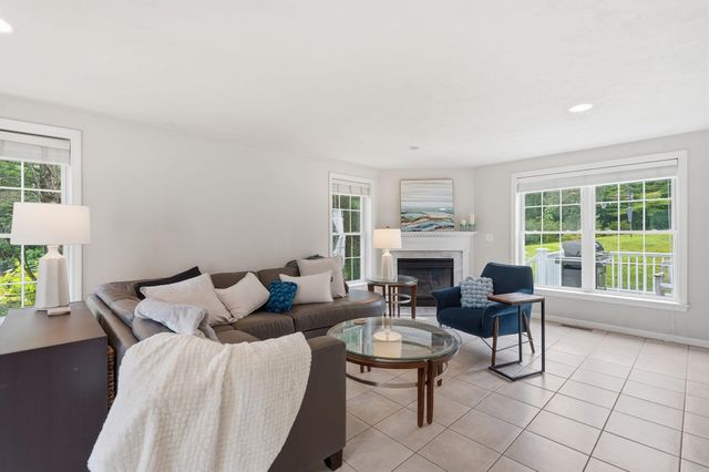 14 Sweet William Circle, Nashua, NH 03062