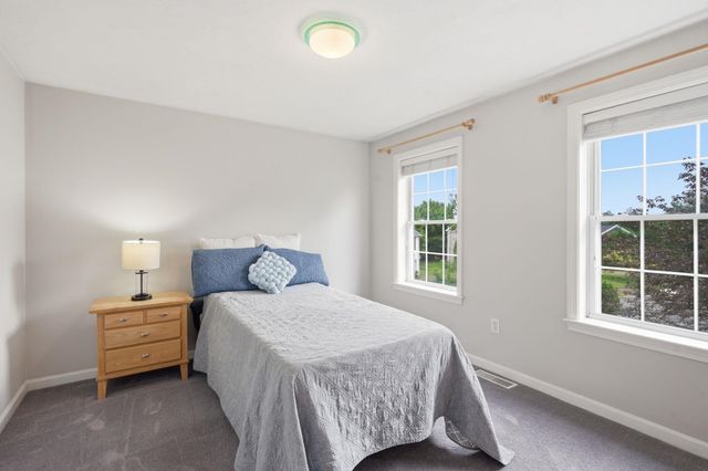 14 Sweet William Circle, Nashua, NH 03062