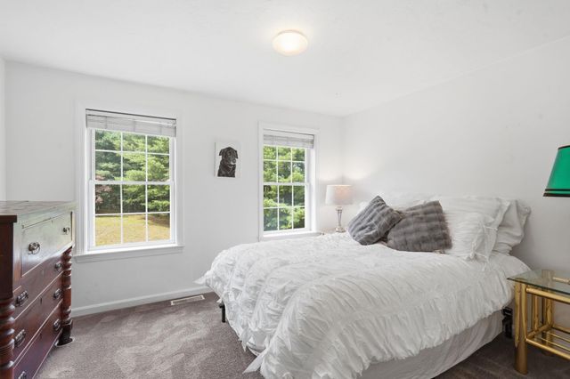 14 Sweet William Circle, Nashua, NH 03062