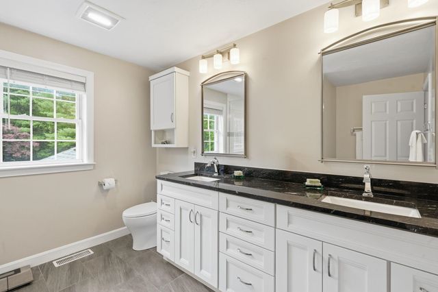 14 Sweet William Circle, Nashua, NH 03062