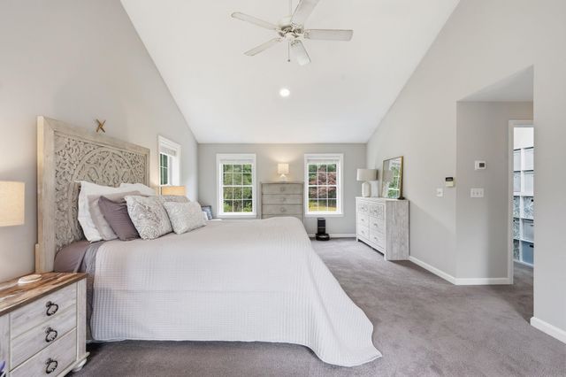 14 Sweet William Circle, Nashua, NH 03062