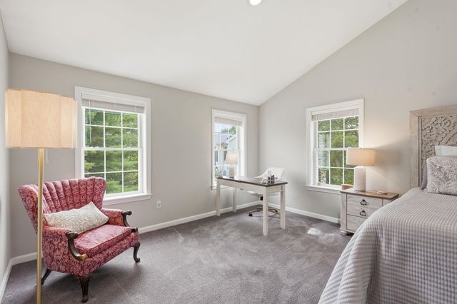 14 Sweet William Circle, Nashua, NH 03062