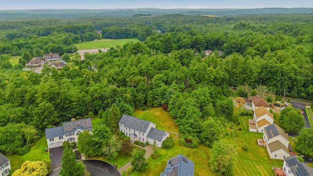 14 Sweet William Circle, Nashua, NH 03062