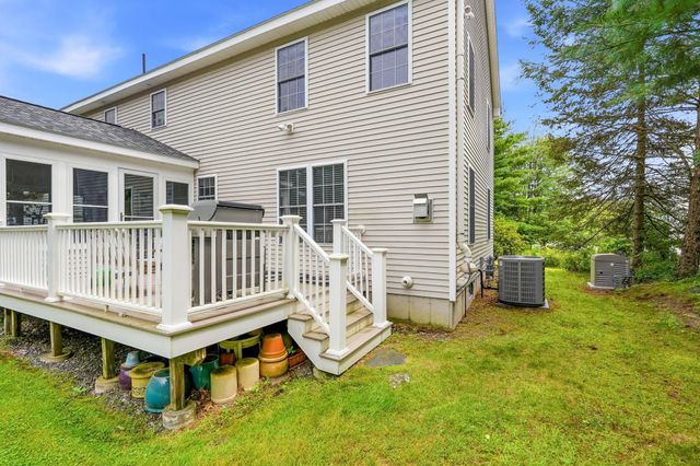 14 Sweet William Circle, Nashua, NH 03062