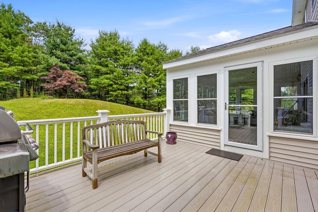 14 Sweet William Circle, Nashua, NH 03062