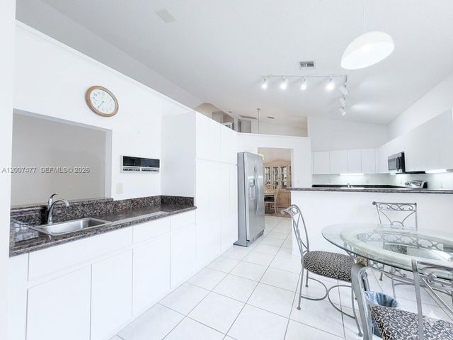 1510 W Lacosta Dr W, Pembroke Pines, FL 33027