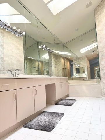 1510 W Lacosta Dr W, Pembroke Pines, FL 33027