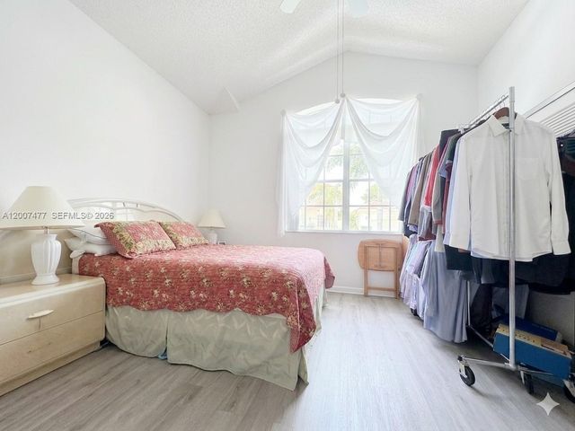 1510 W Lacosta Dr W, Pembroke Pines, FL 33027