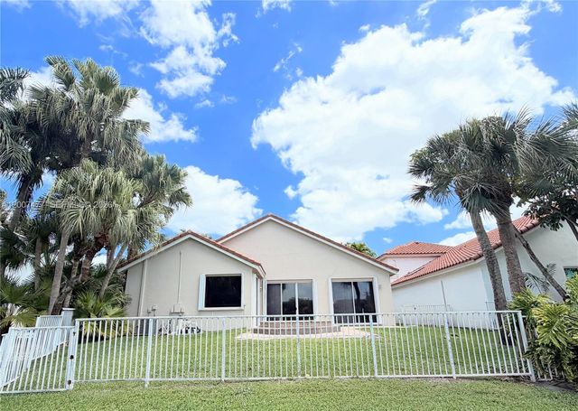 1510 W Lacosta Dr W, Pembroke Pines, FL 33027