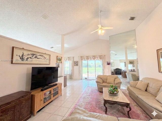 1510 W Lacosta Dr W, Pembroke Pines, FL 33027