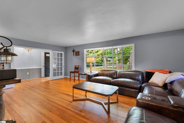 2209 Edgefield Road, Spartanburg, SC 29307