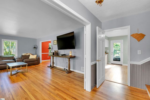 2209 Edgefield Road, Spartanburg, SC 29307