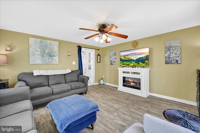 1523 VILLAGE RD, Strasburg, PA 17579