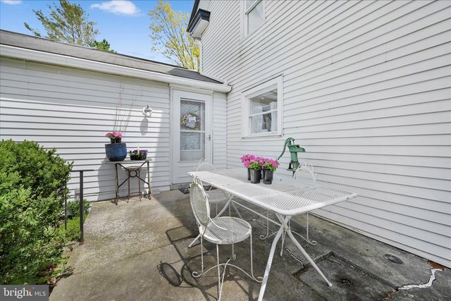 1523 VILLAGE RD, Strasburg, PA 17579
