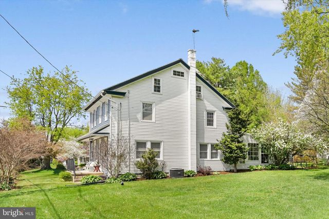 1523 VILLAGE RD, Strasburg, PA 17579