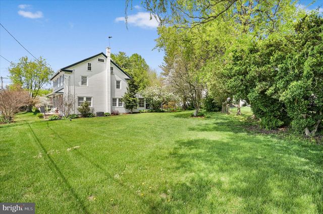 1523 VILLAGE RD, Strasburg, PA 17579