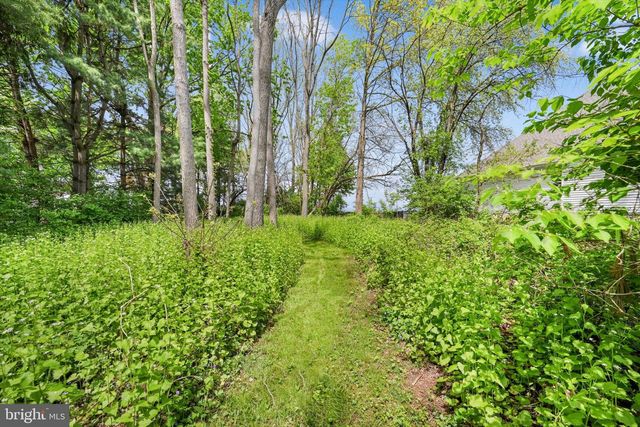 1523 VILLAGE RD, Strasburg, PA 17579