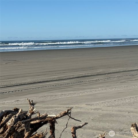 142 XXX 142nd Lane, Long Beach, WA 98631