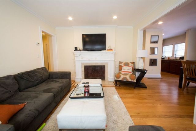 35-37 Beaconsfield Rd. 1, Brookline, MA 02445