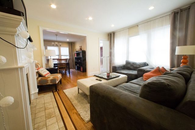 35-37 Beaconsfield Rd. 1, Brookline, MA 02445