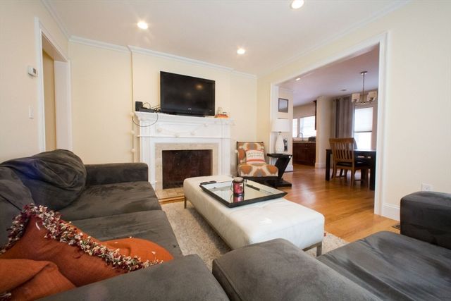 35-37 Beaconsfield Rd. 1, Brookline, MA 02445