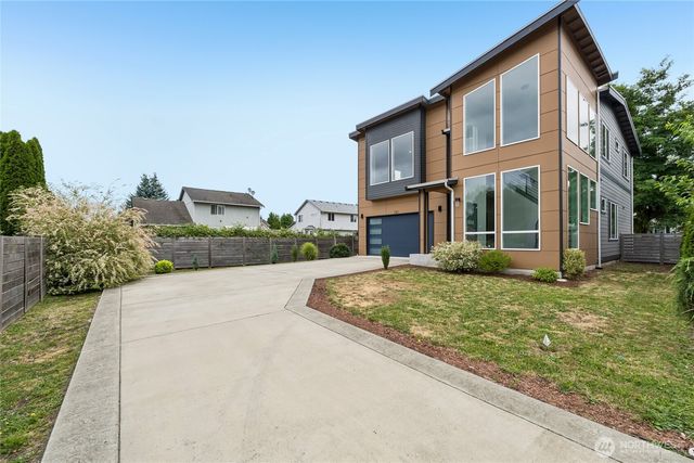 121 Palisades Place, Pacific, WA 98047