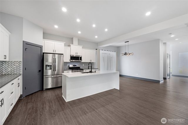 121 Palisades Place, Pacific, WA 98047