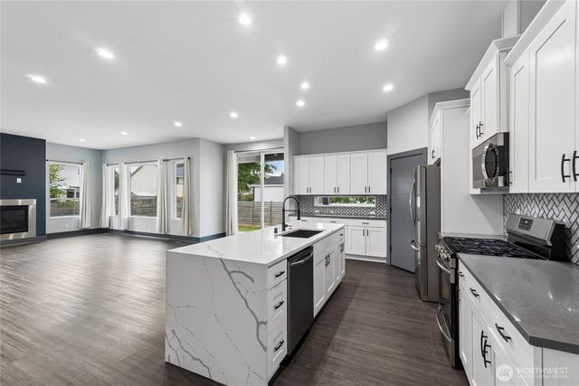 121 Palisades Place, Pacific, WA 98047
