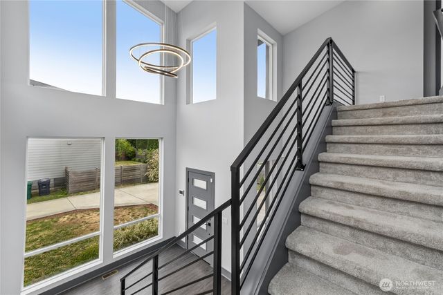121 Palisades Place, Pacific, WA 98047