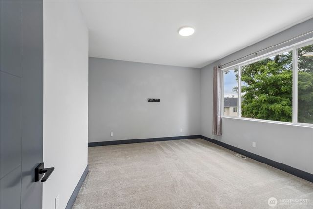 121 Palisades Place, Pacific, WA 98047