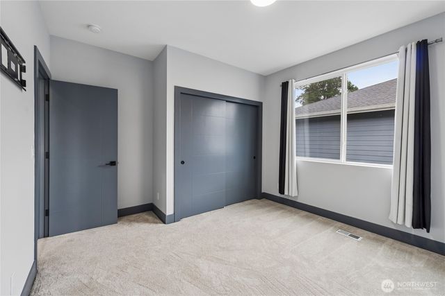 121 Palisades Place, Pacific, WA 98047
