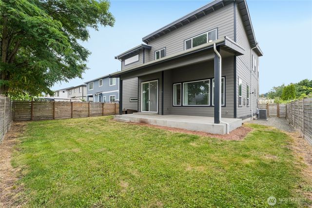 121 Palisades Place, Pacific, WA 98047