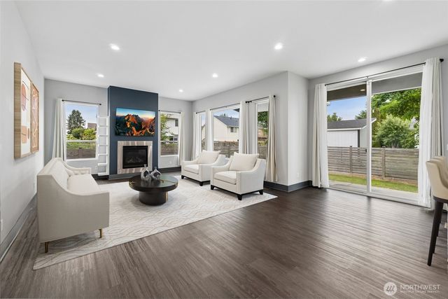 121 Palisades Place, Pacific, WA 98047