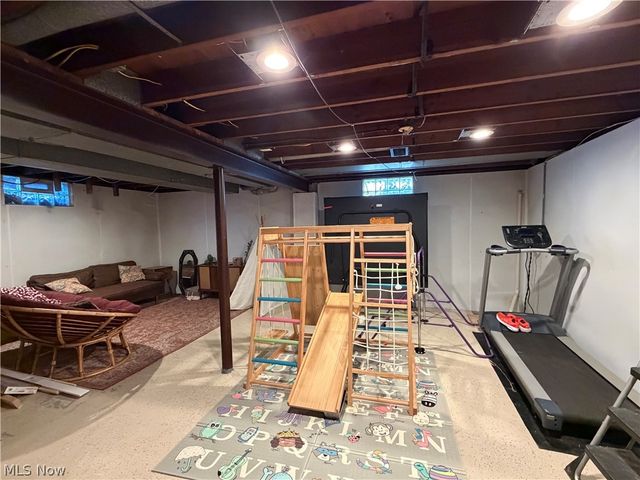 4300 Broadway Avenue NE, Louisville, OH 44641