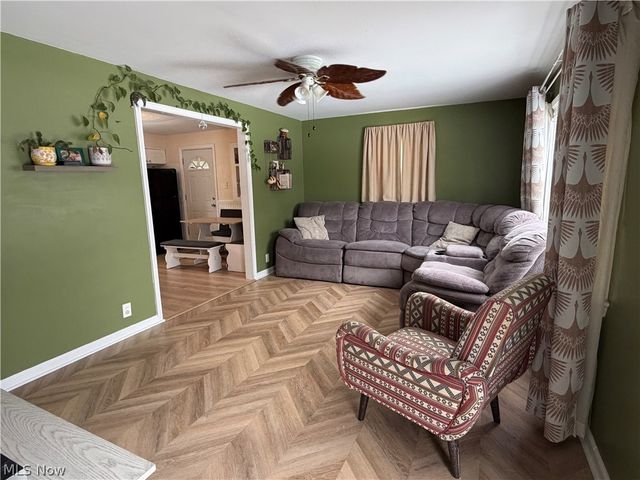 4300 Broadway Avenue NE, Louisville, OH 44641