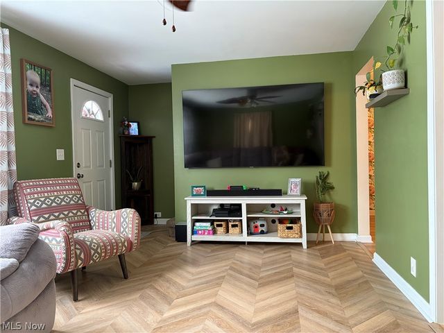 4300 Broadway Avenue NE, Louisville, OH 44641