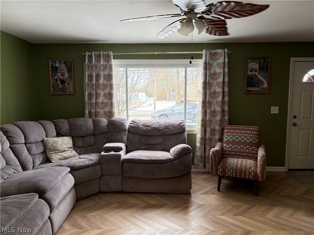 4300 Broadway Avenue NE, Louisville, OH 44641