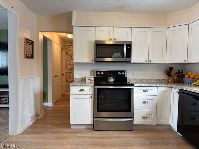 4300 Broadway Avenue NE, Louisville, OH 44641