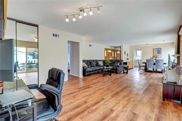 22916 saticoy Street, West Hills, CA 91304