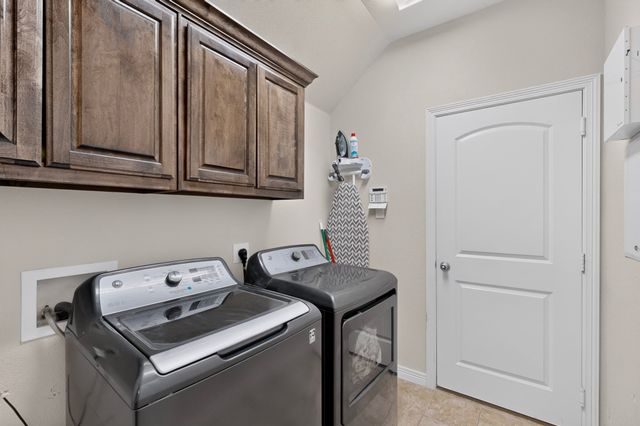 9215 Moon River Court, Arlington, TX 76002