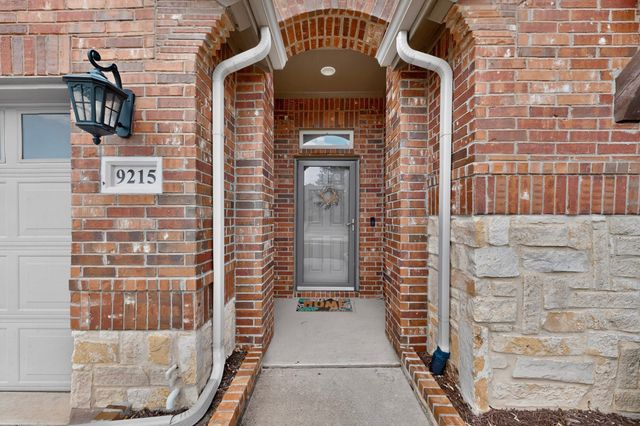 9215 Moon River Court, Arlington, TX 76002