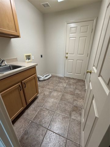 5700 Cherrywood Lane, Arlington, TX 76016