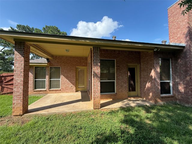 5700 Cherrywood Lane, Arlington, TX 76016