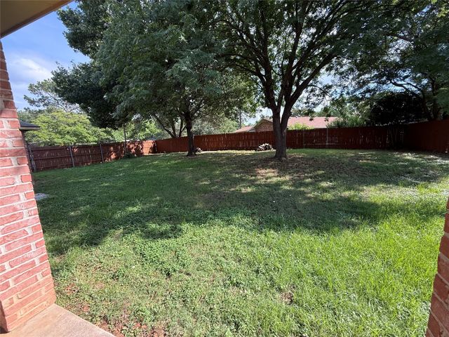 5700 Cherrywood Lane, Arlington, TX 76016